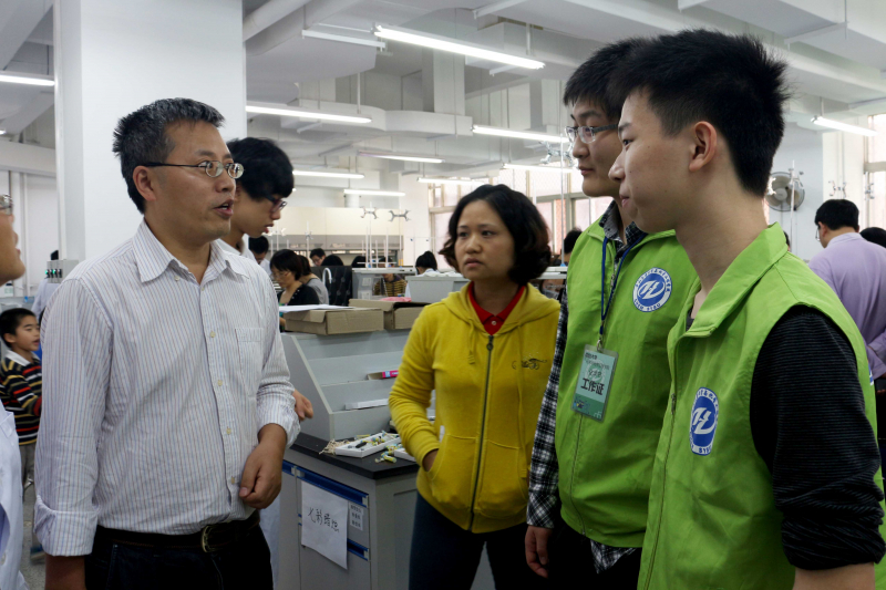化团锦簇，论学逸仙——化学与化学工程学院2013年化学科技文化节圆满闭幕 
