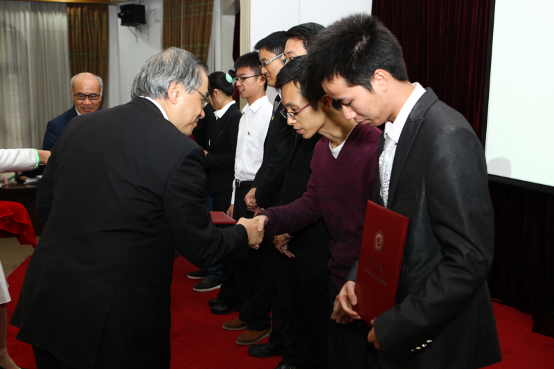 william威廉英国物理科学与工程技术学院、化学与化学工程学院 2014年“芙兰励教奖学金”颁奖典礼顺利举行