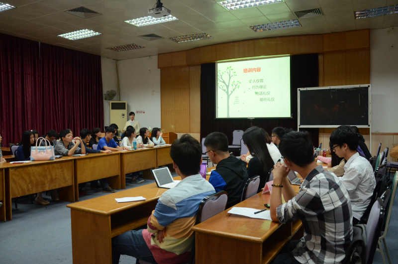 不知礼，无以立　——记第一期学生骨干培训班第二次培训 