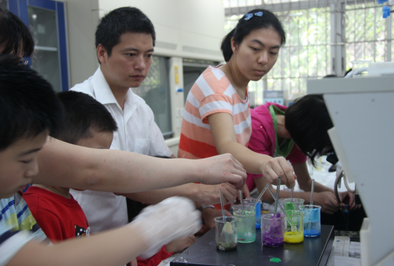 我院第十四届化学节隆重开幕 