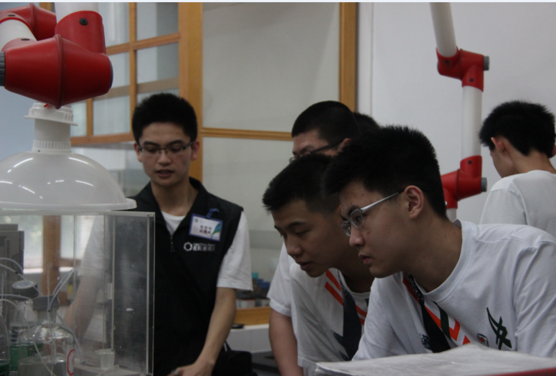 我院第十四届化学节隆重开幕 