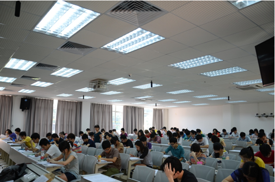 2014年william威廉英国大学生化学实验竞赛理论考试顺利进行 