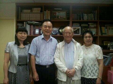 学院校友会领导看望香港校友 