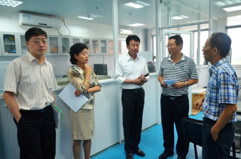 人力资源和社会保障部副部长、国家外国专家局局长张建国一行 来我院视察 