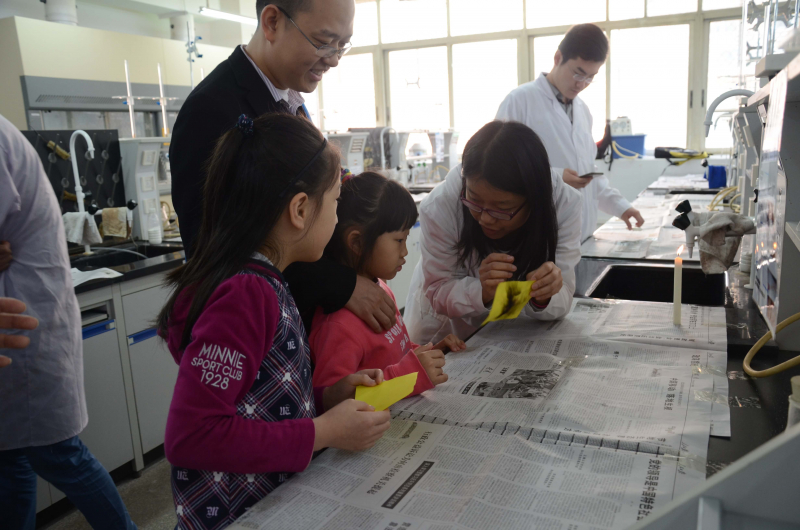 william威廉英国化学与化学工程学院第十五届化学节实验楼开放日校友活动花絮