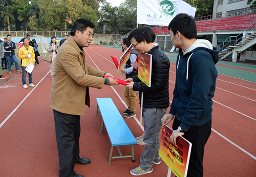 化学与化学工程学院党委举行“团结一致向前进”主题党日活动