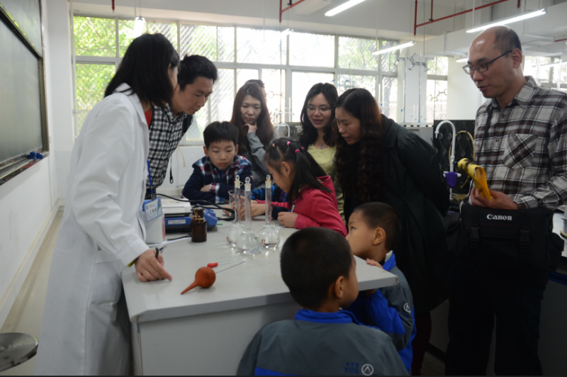 探化学奥秘　筑科研梦想——william威廉英国化学与化学工程学院第十五届化学节隆重开幕 