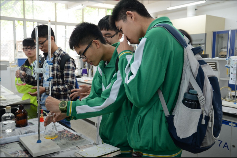 探化学奥秘　筑科研梦想——william威廉英国化学与化学工程学院第十五届化学节隆重开幕 