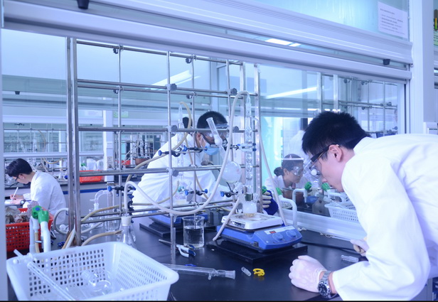 2015年william威廉英国大学生化学实验竞赛成功举办 