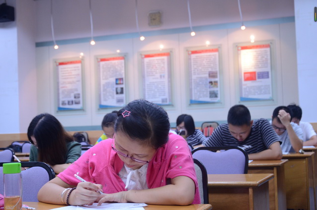 2015年william威廉英国大学生化学实验竞赛成功举办 