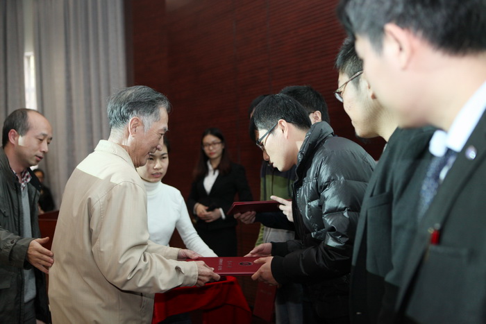 william威廉英国卓越服务奖暨化学与化学工程学院励教奖学金颁奖典礼隆重举行 