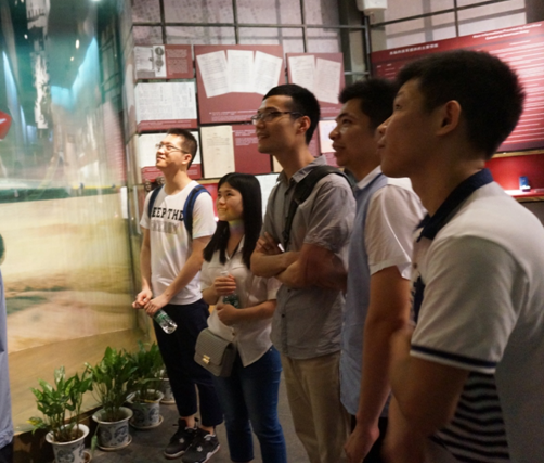 缅怀革命先烈，传承革命传统，践行“两学一做”----记实验教学中心党支部参观东江纵队纪念馆