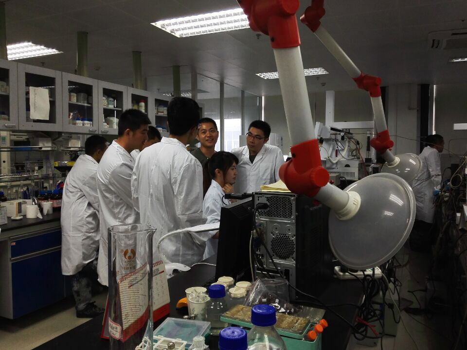 服务国防，贡献社会 ——我院承办空军防化兵化学实验技能培训 