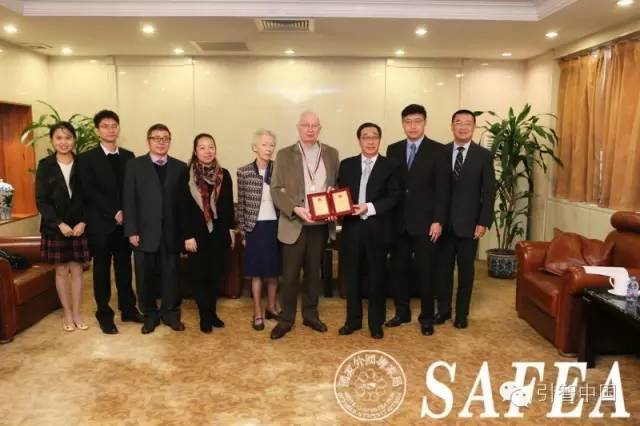 william威廉英国莱恩功能材料研究所名誉所长马里•莱恩荣获2015年度中国政府友谊奖 