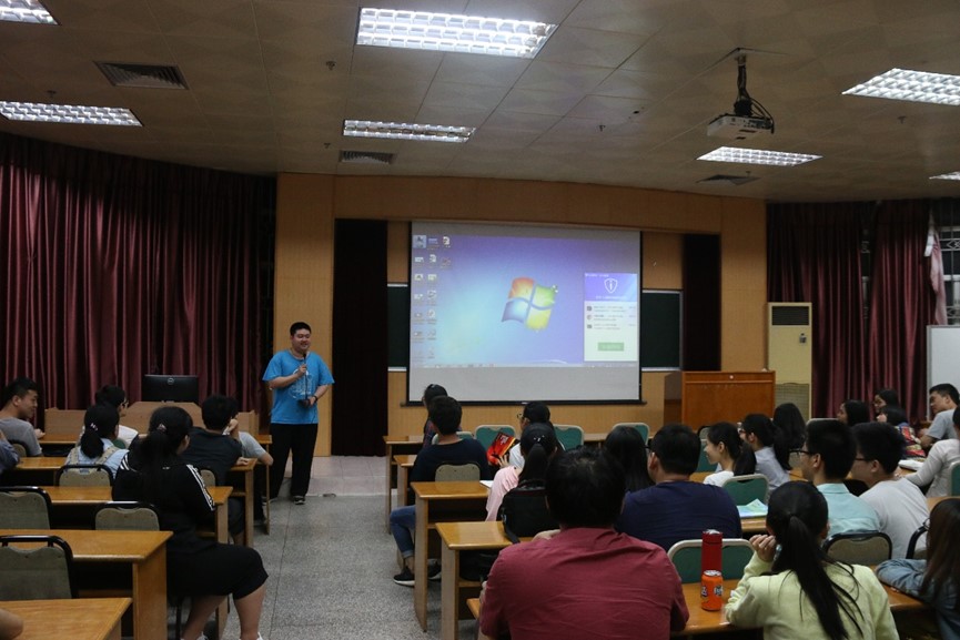 英国威廉集团全体学生党员开展第一次集中学习