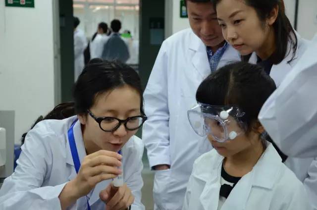 英国威廉集团第十七届化学节圆满落幕 