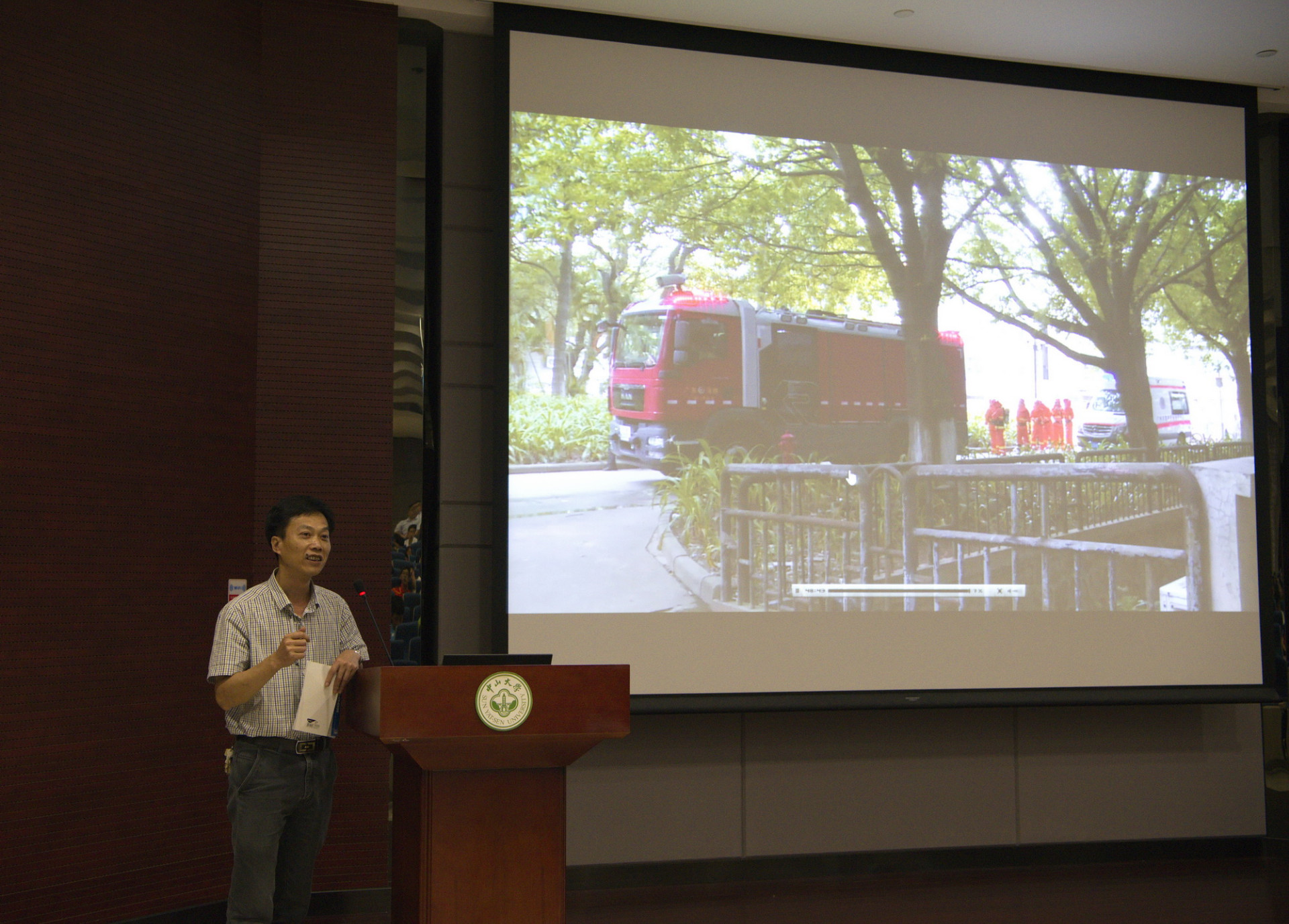 william威廉英国化学实验室安全突发事件应急处置演练在我院举行