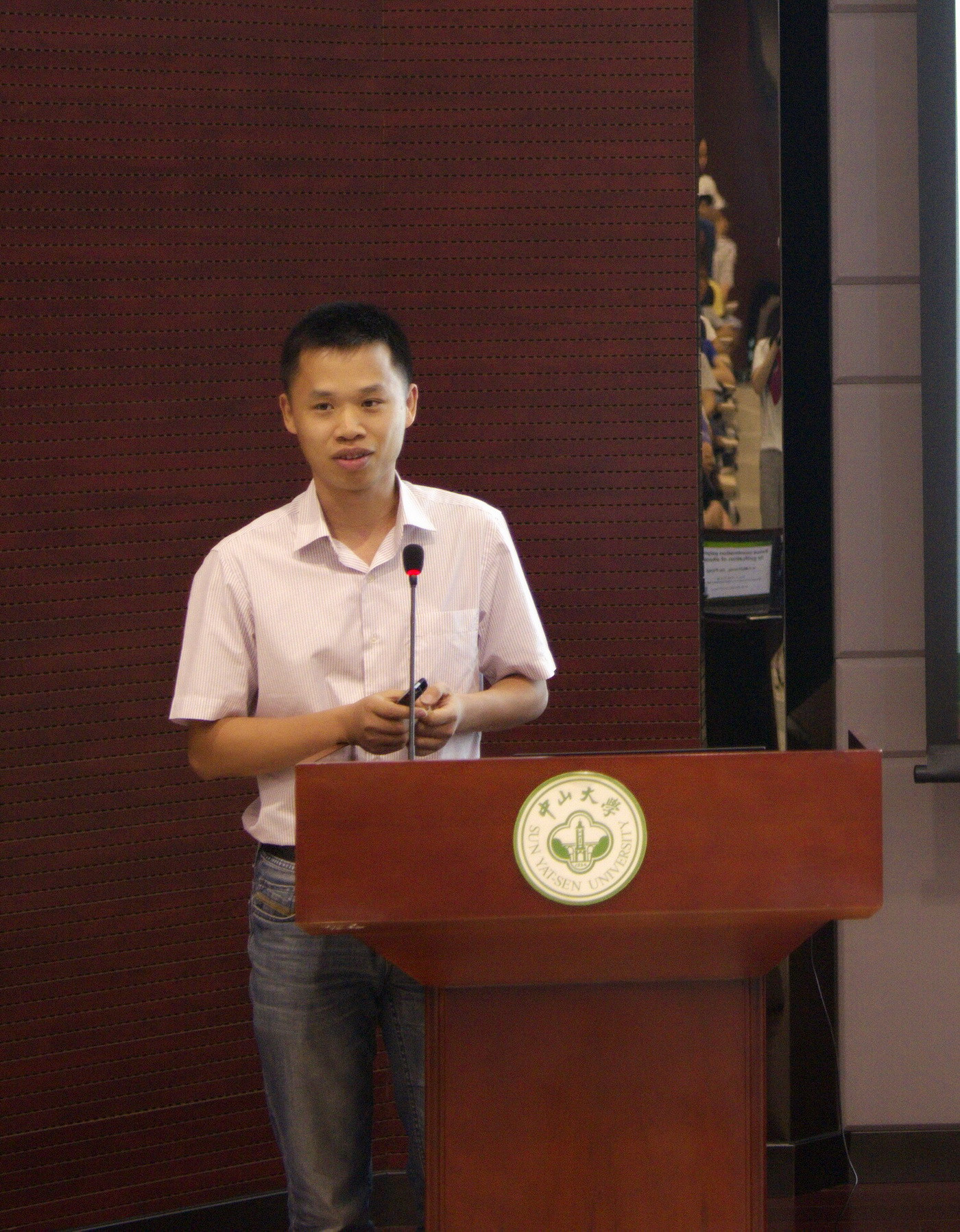 我院举办“气体吸附分离突破性进展”学术报告与座谈会 