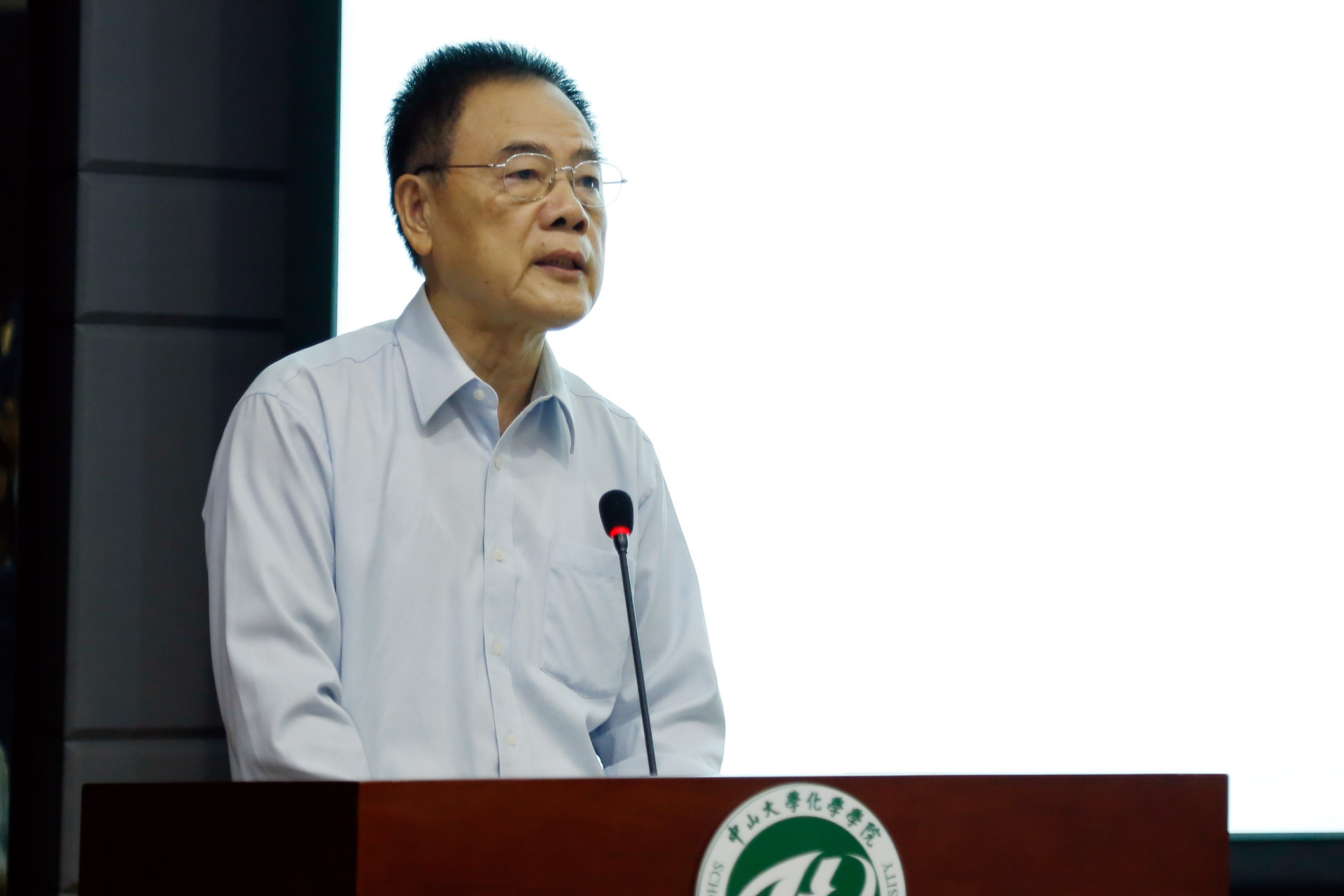 君子怀德，化院情长--英国威廉集团校友会召开第二届第三次理事大会 