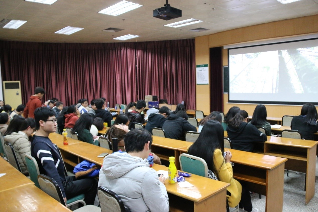 辉煌中国，我的祖国 ——我院学生党员观看《辉煌中国》纪录片