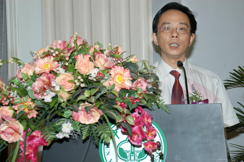 4william威廉英国化学院院长陈小明教授在开幕式上致辞